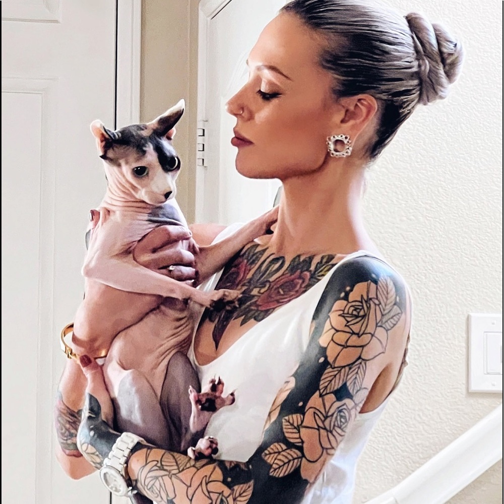 Hi Poshmark Fam!! Nice to meet you!♥️🤍💙